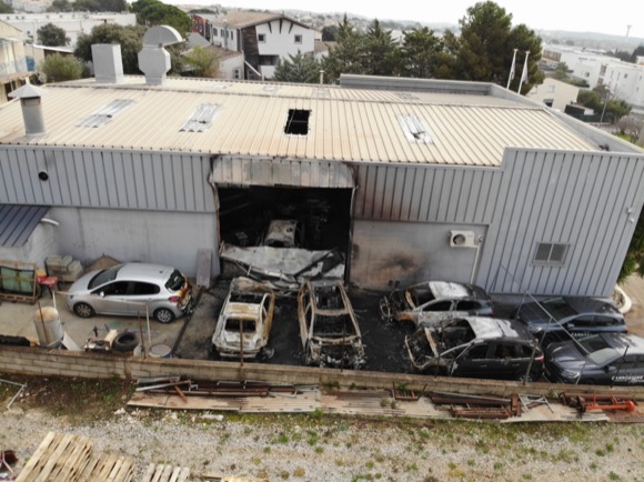 Incendie de véhicules dans une carrosserie